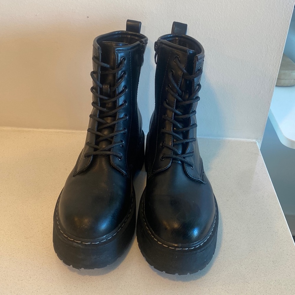Steve Madden Bettyy black platform combat boots